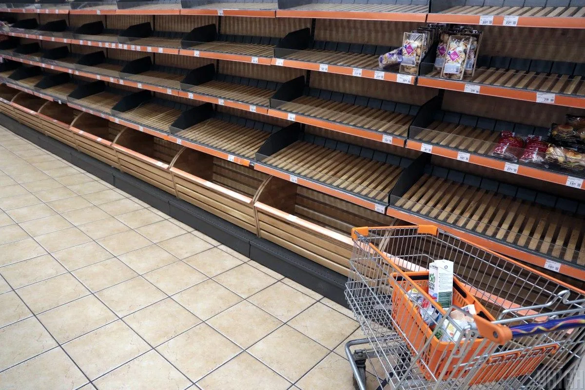 Наявність низки товарів в магазинах під загрозою: міністр озвучив список