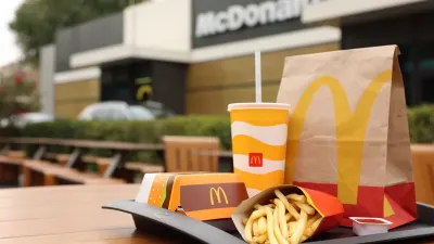 McDonald’s в Україні тимчасово скоротив меню після російської атаки на склад логістичного партнера