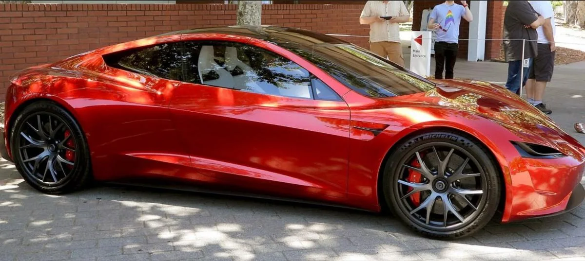 Tesla презентує абсолютно новий автомобіль