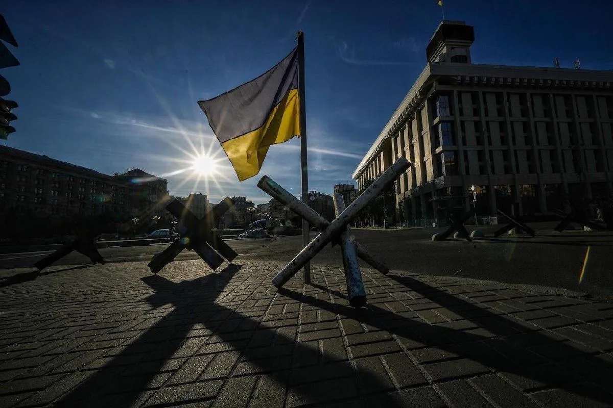 Україна витрачає на війну дедалі більше, тоді як Росія руйнує її економіку, – Reuters