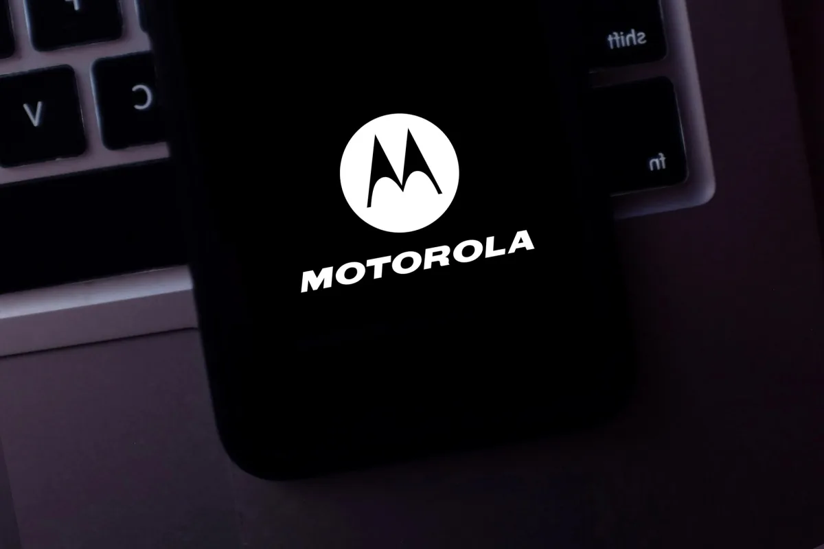 Motorola готовит конкурента iPhone Duo: компания представила тизер нового складного смартфона