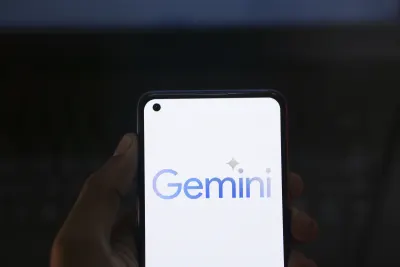 Самая умная ИИ-модель Google стала доступна всем пользователям Gemini