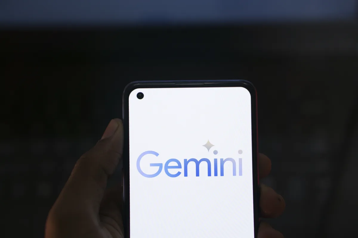 Самая умная ИИ-модель Google стала доступна всем пользователям Gemini