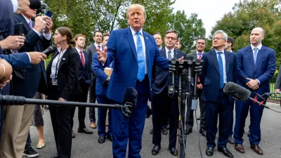 Трамп підписав указ про перейменування штучного інтелекту в "суперінтелект"