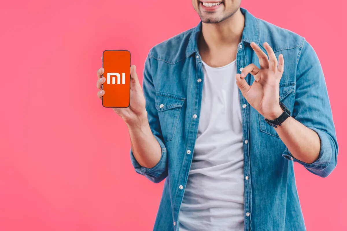 Apple и Samsung отреагировали на рекламу Xiaomi, где упоминали iPhone и телевизоры Samsung