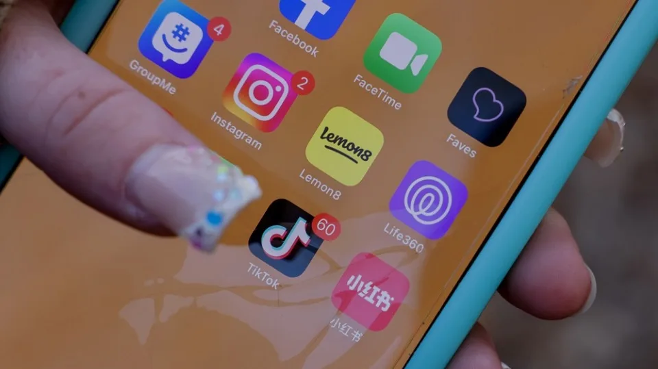 Норвегія планує заборонити TikTok та Roblox особам до 16 років